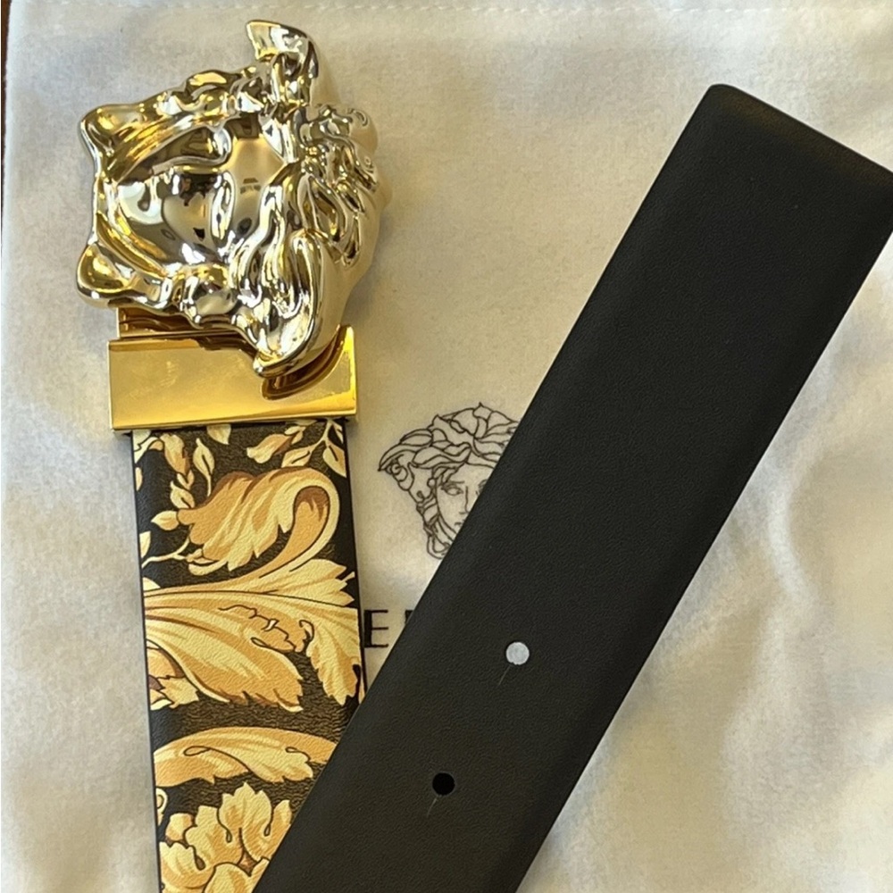 $650 Versace Baroque print Barocco La Medusa buckle reversible leather belt - Picture 5 of 7